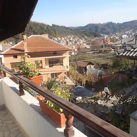 Konukevi Mladenova House 3*