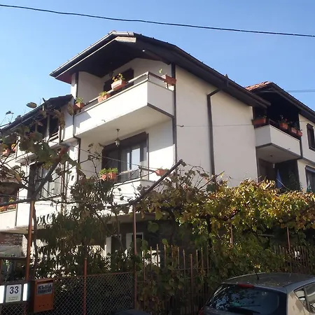 ゲストハウス Mladenova House