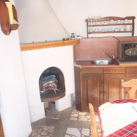 Konukevi Mladenova House