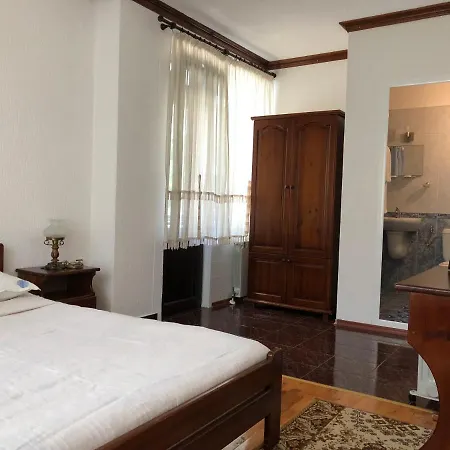 Mladenova House Konukevi 3*