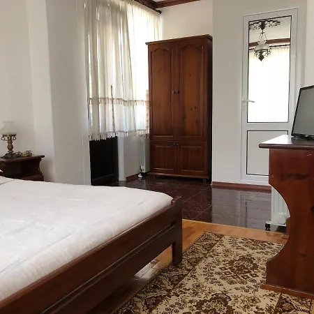 Konukevi Mladenova House