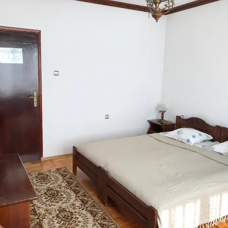 Mladenova House 3*