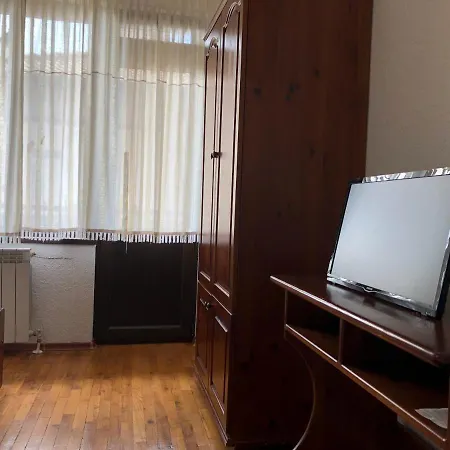 Konukevi Mladenova House 3*